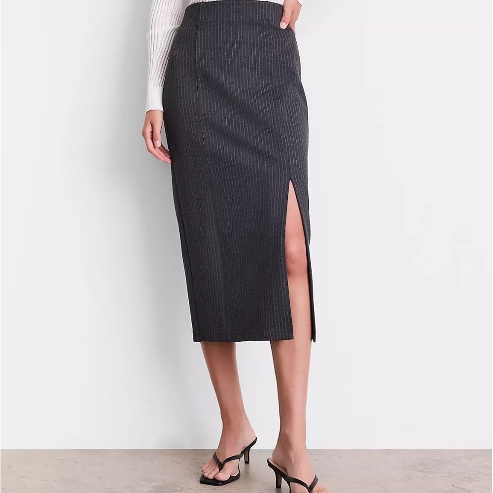 NWT LOFT Versa Gray Pinstripe Slit Pencil Skirt Size 8